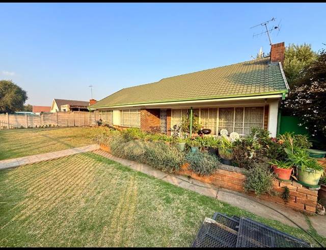 3 BEDROOM HOUSE FOR SALE IN VANDERBIJLPARK SW 1
